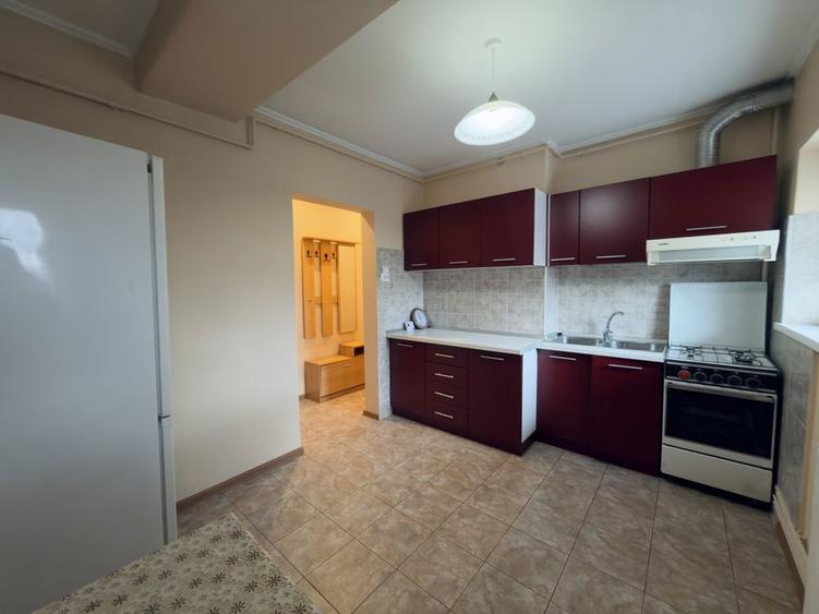 Garsoniera de inchiriat in zona Tractorul la et 2 cu boxa,pod si curte comuna - 4