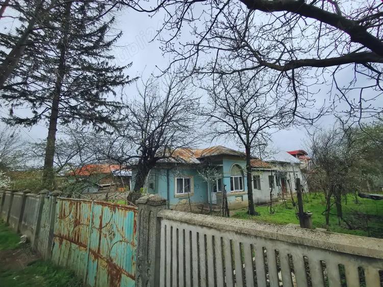 Casa de vanzare in Draganesti-Olt, zona centrala - 2