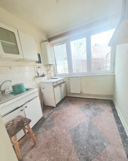 Ap. 2 cam decomandat, Bd. Independentei - 2