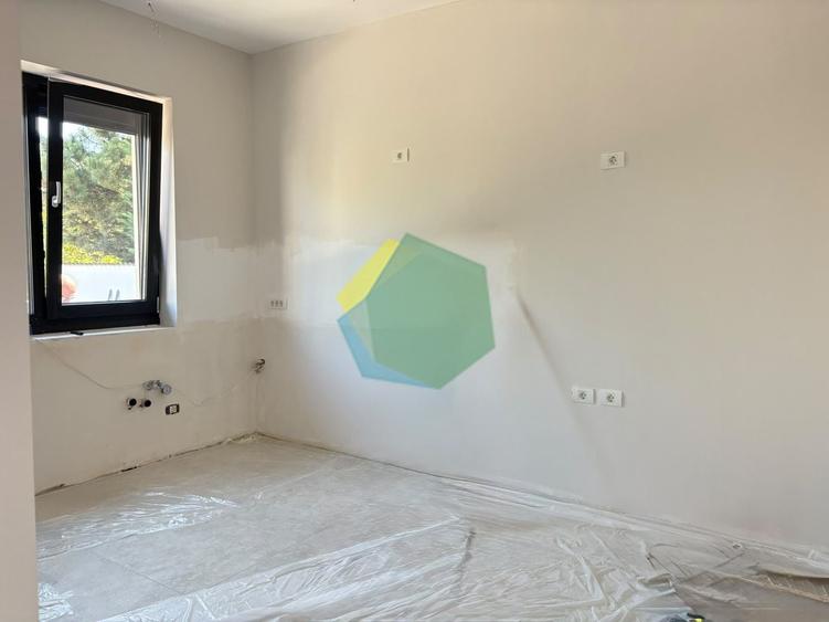 Casă individuală cu 5 camere cu Canalizare în Est