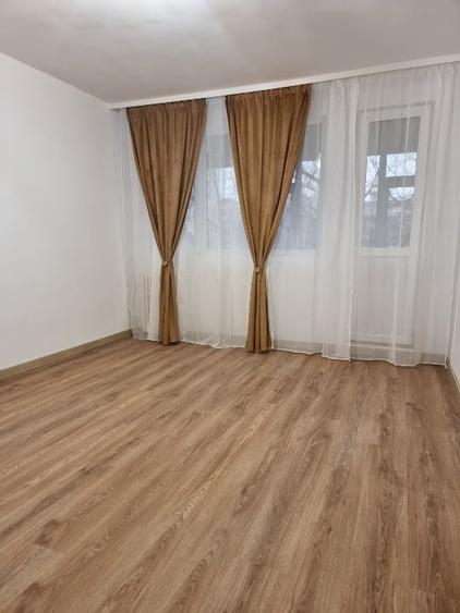 Propietar Vand Apartament  2  Camere Ion Mihalache nr 158 Metrou stația 1Mai - 2