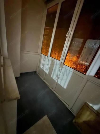 DAMBOVITA - ETAJ 2 - DECOMANDAT - 3 CAMERE - CENTRALA PROPRIE - 1