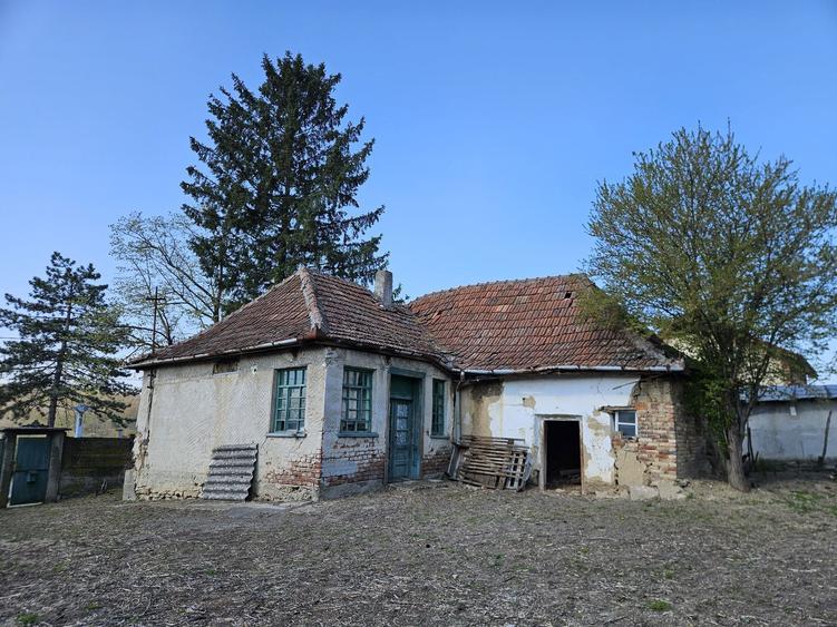 Casa cu teren de vanzare - 1