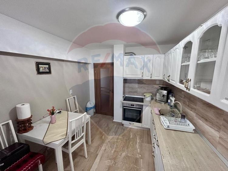 Apartament cu 4 camere de inchiriat- zona ULTRACENTRALA - 2