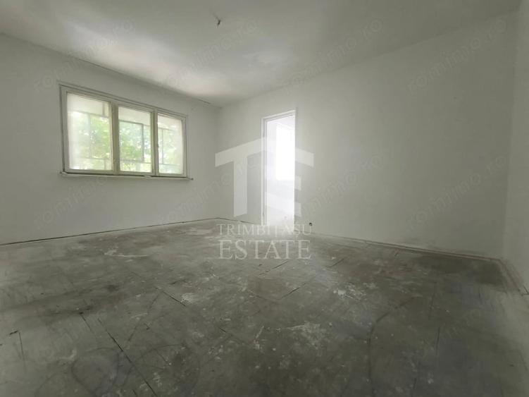 Apartament cu 3 camere semidecomandat în Central