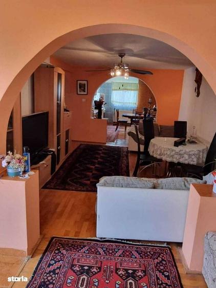 Inchiriez etaj sau vand casa Vladesti - 4