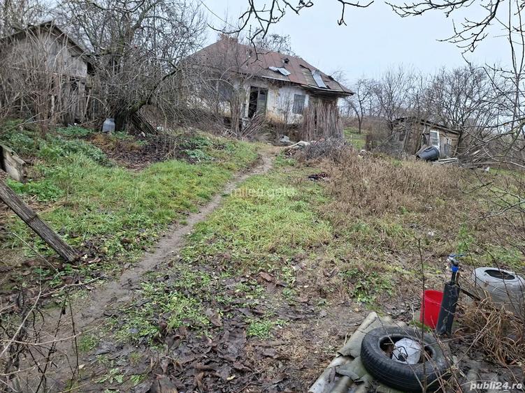 Casa batraneasca de vanzare com. Faraoani jud . Bacau
