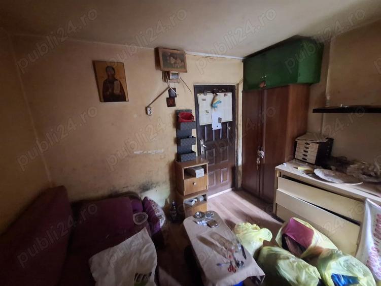 garsionera RAHOVA langa piata , etaj 3, 15mp, bloc din 1972 - 4