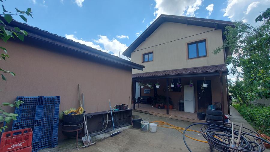 Vanzare vila pentru 2 familii in com BERCENI. jud.ILFOV - 2