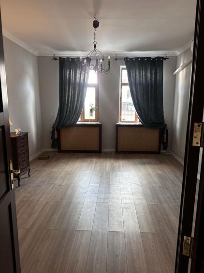 Inchiriez spatiu ptr birou/salon, zona ultracentrala, 2 camere de aprox 20 mp fiecare, recent renovat, cu acces la gradina(spatiul poate fi mobilat) - 6