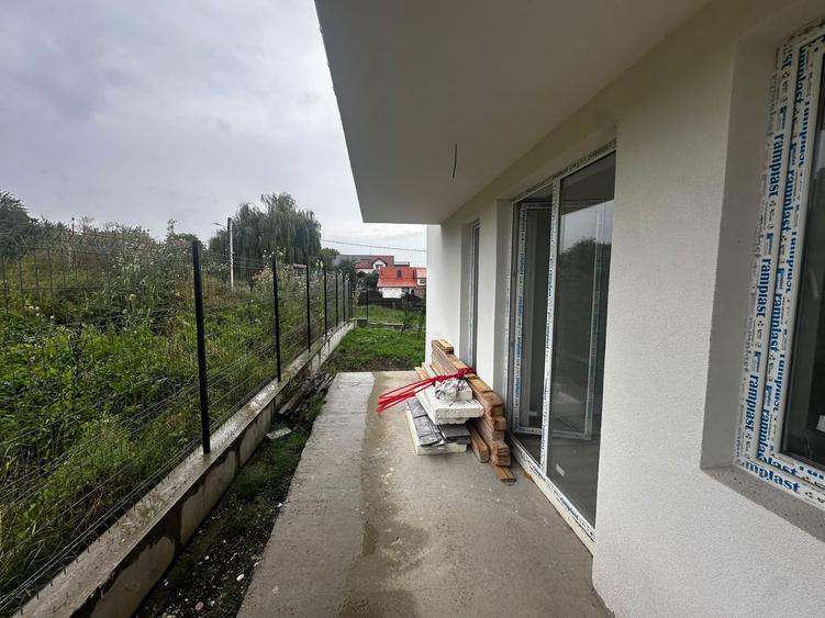 Duplex cu 5 camere cu Canalizare în Exterior Vest