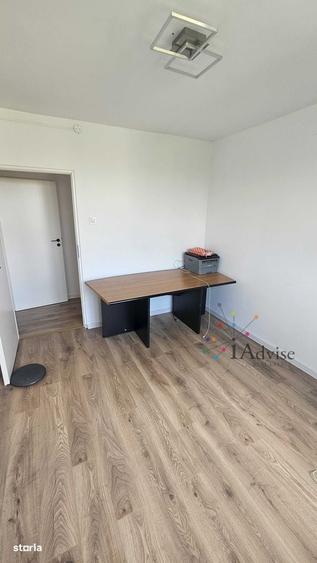 Apartament cu 4 camere semidecomandat în Calea București