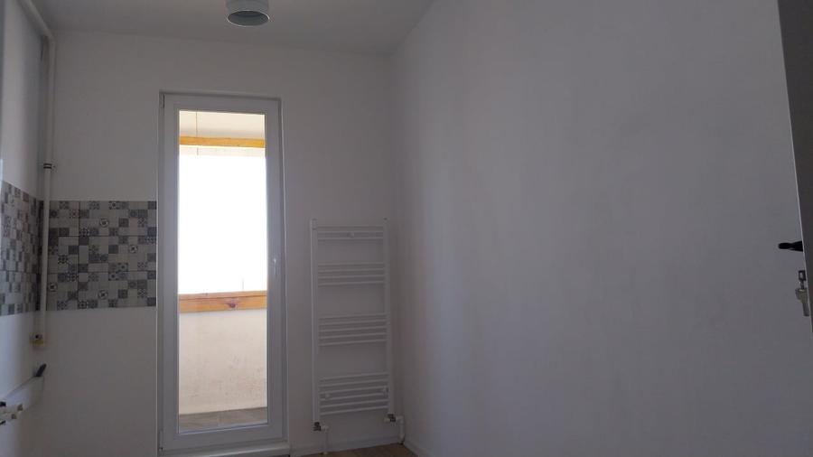 Particular vând apartament cu  două camere - 7