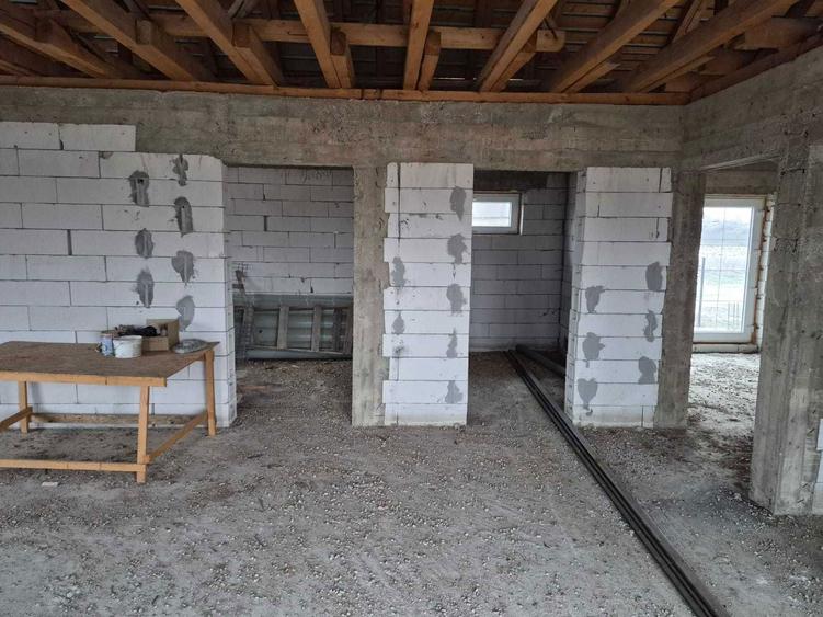 De vanzare casa cu 3 camere ,terasa de 25 metri patrati si gradina - 6