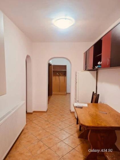 Inchiriez apartament 2 camere - 4