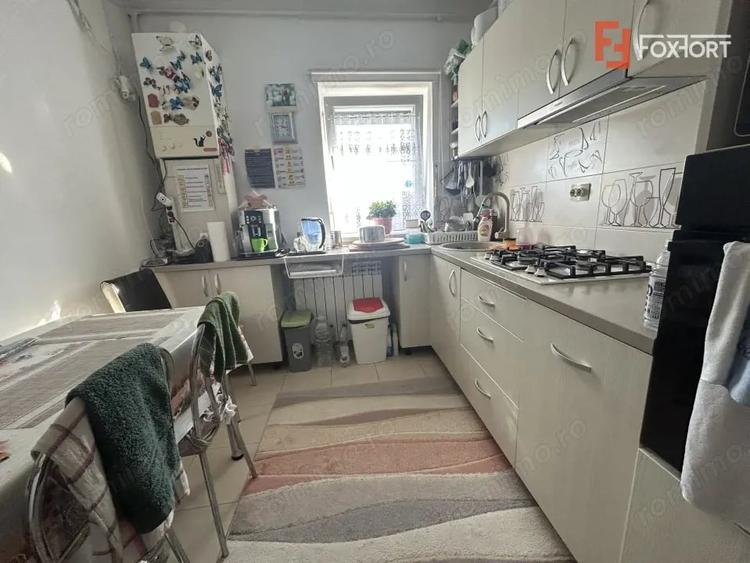 Apartament cu 3 camere semidecomandat, mobilat în Șag