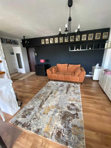 Apartament cu 2 camere semidecomandat în Calea București