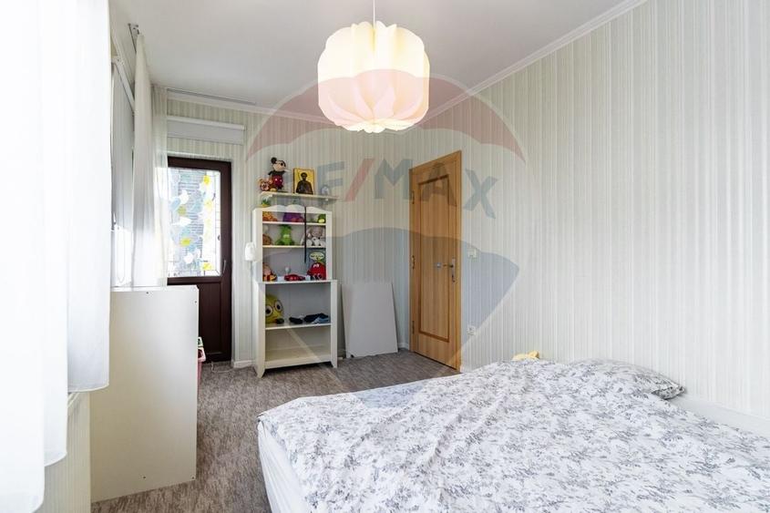 Casă spațioasă 350 mp utili, Teren 650 mp, Garaj subteran, Tractorul - 27