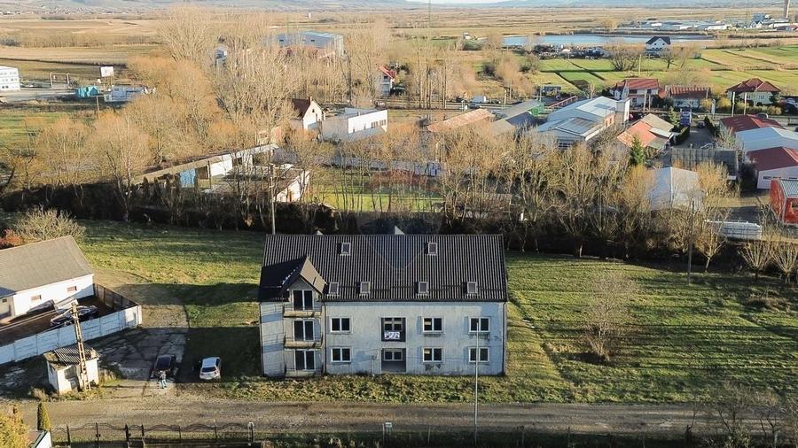 De vanzare bloc la gri format din 9 apartamente - 18