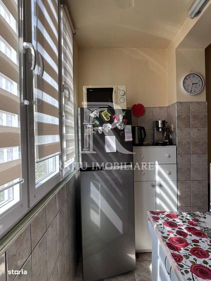 Apartament cu 3 camere semidecomandat în Orașul Nou
