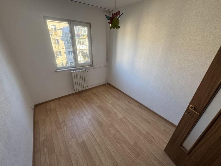 Apartament 3 camere zona Km 4 5 - 5