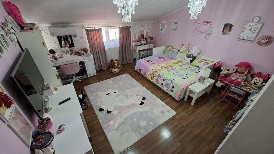Apartament cu 4 camere decomandat în Central