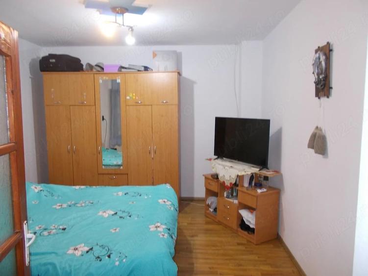Casă cu 6 camere cu Teren 1600 Mp în Aradului