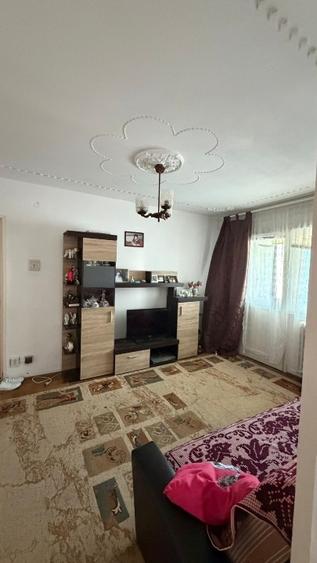 Apartament cu 2 camere semidecomandat, mobilat în Aurel Vlaicu