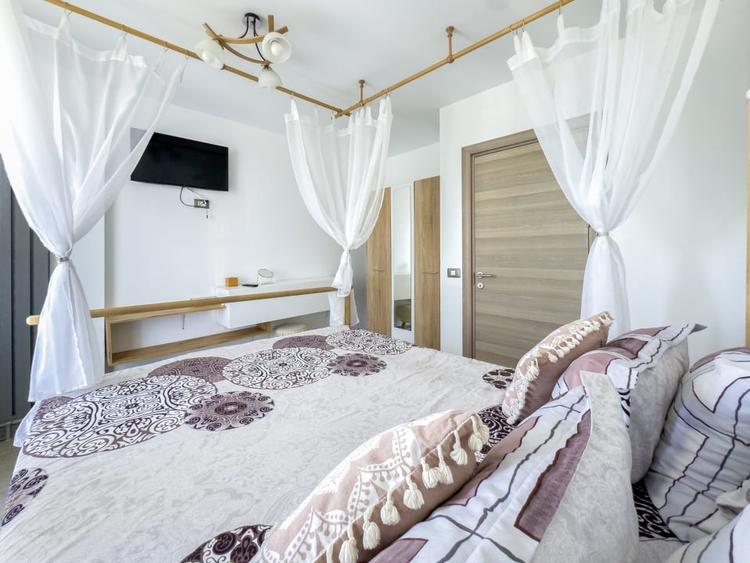 Apartament cu 2 camere decomandat, mobilat în Mamaia-Sat
