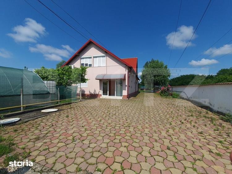 Casă cu 5 camere cu Teren 2022.35 Mp în Răzvad