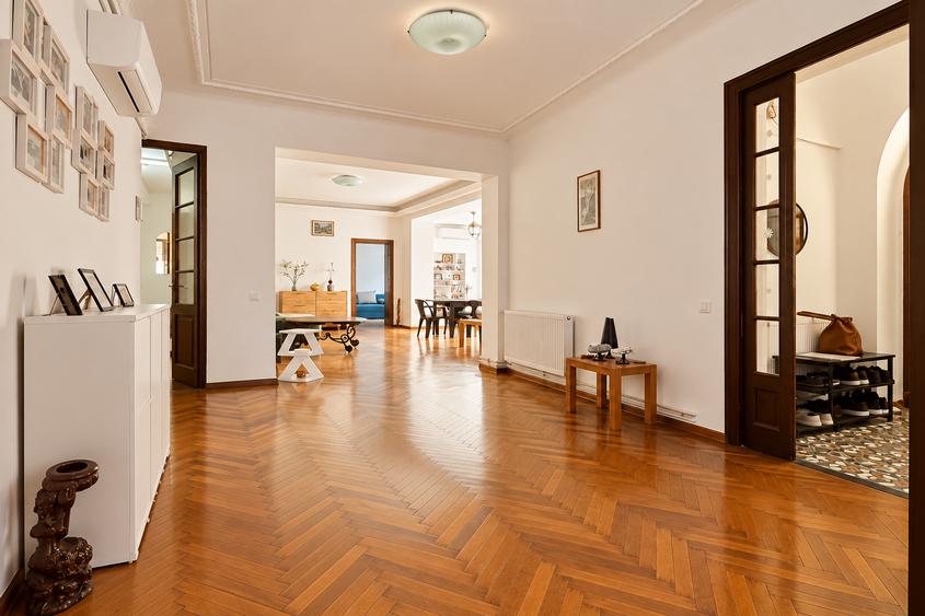 Apartament cu 5 camere decomandat în Ferdinand