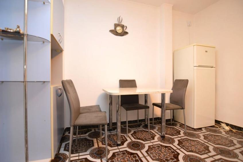 Apartament cu 2 camere decomandat, mobilat în Decebal