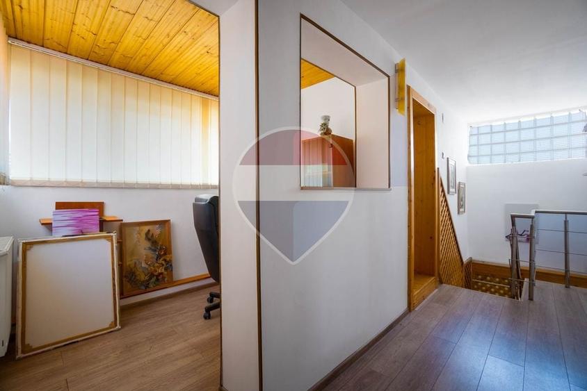 Apartament cu 4 camere decomandat, mobilat în Centrul Civic