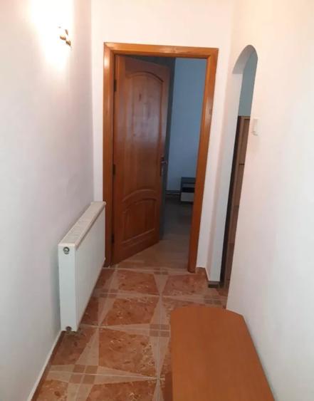 Apartament cu 3 camere decomandat, mobilat în Brâncoveanu