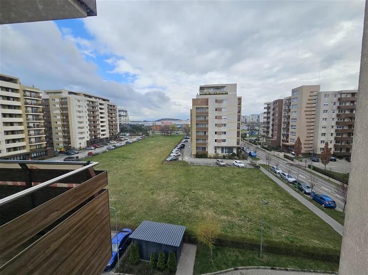 Apartament cu 2 camere decomandat, mobilat în Tractorul
