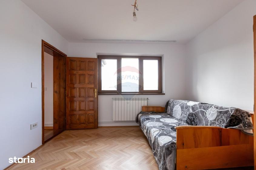 Casă cu 6 camere cu Teren 1710 Mp în Central