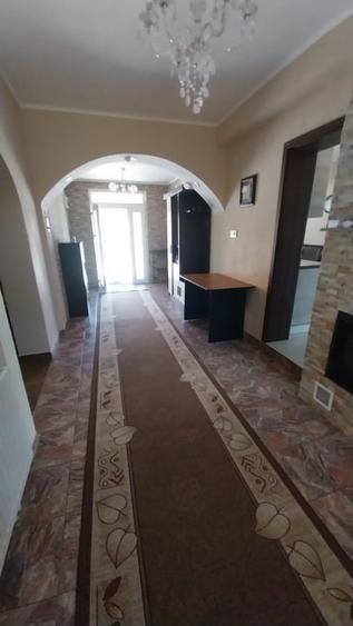 Casă individuală cu 5 camere cu Teren 845 Mp în Central