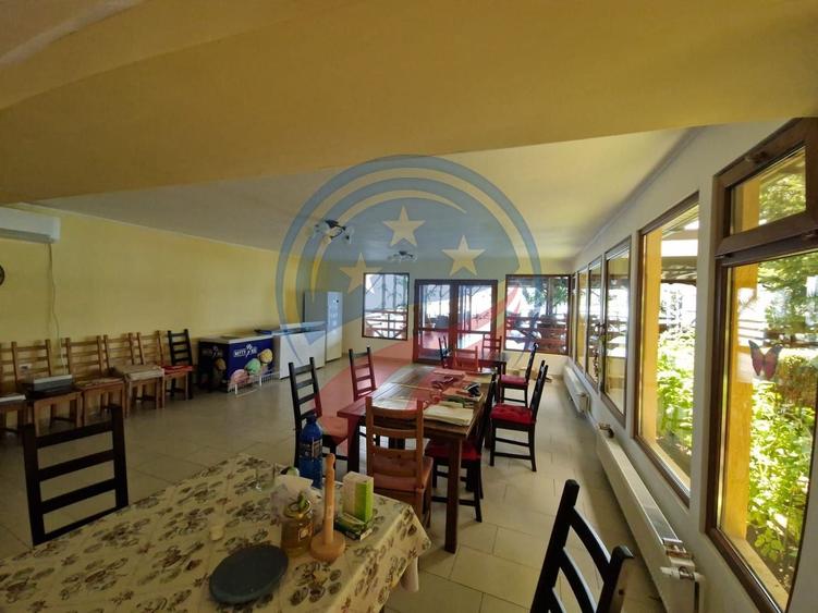 Hotel/Pensiune, de 871 mp, în Eșelnița