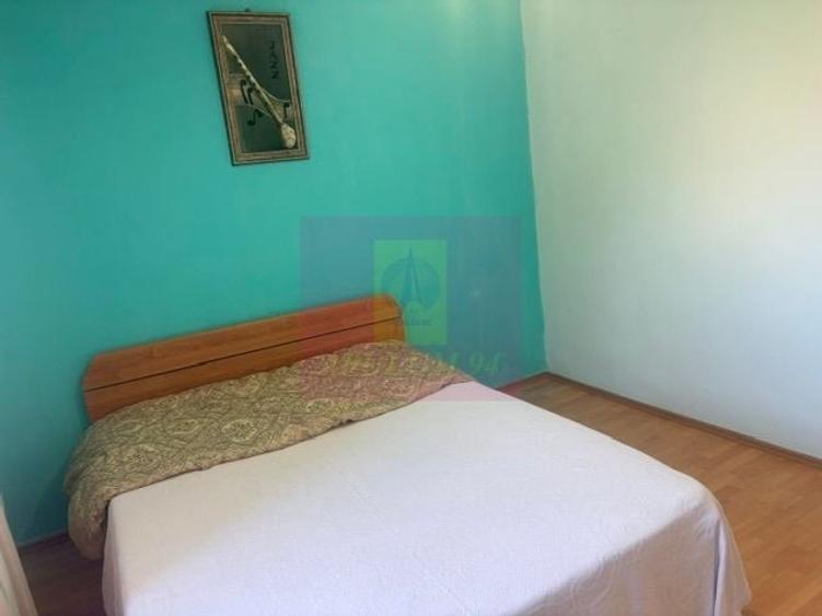 Apartament cu 3 camere decomandat în Drumul Sării