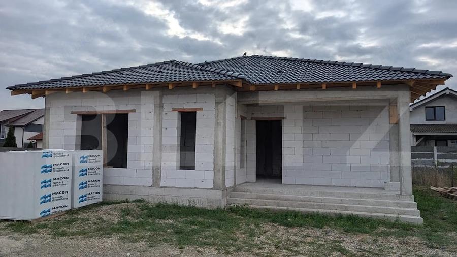 Casă cu 4 camere cu Teren 356 Mp în Micești