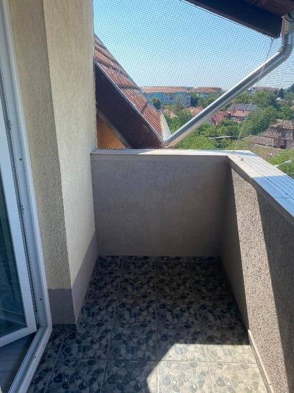 Apartament cu 3 camere semidecomandat, mobilat în Iosefin