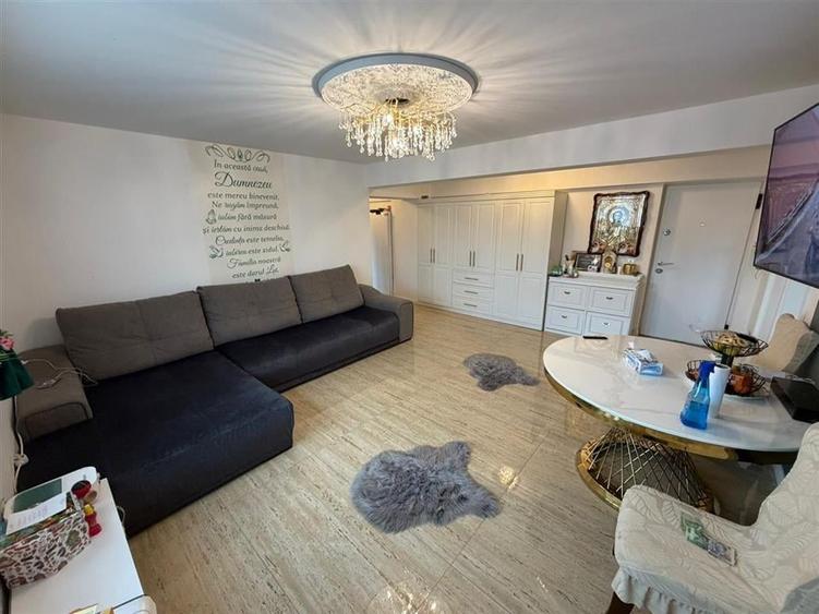 Apartament cu 3 camere decomandat, mobilat în Ultracentral