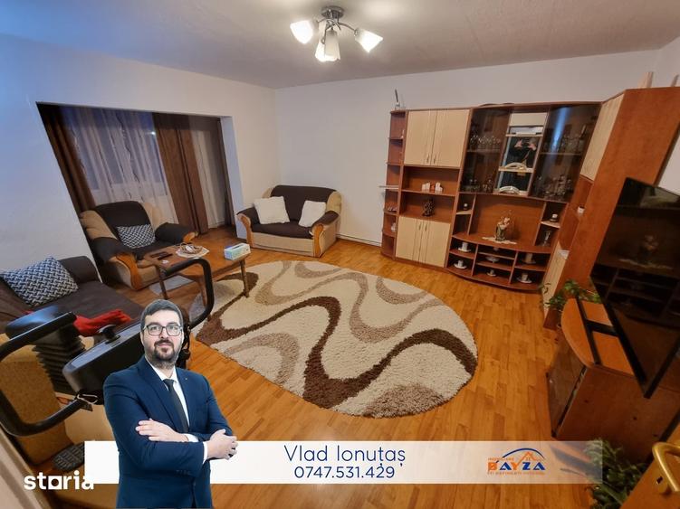 Apartament cu 4 camere decomandat în Central