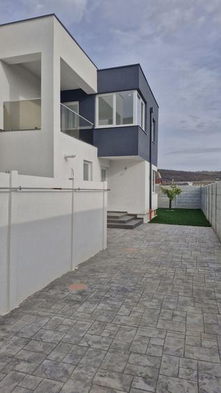 Casă cu 4 camere în Oncea