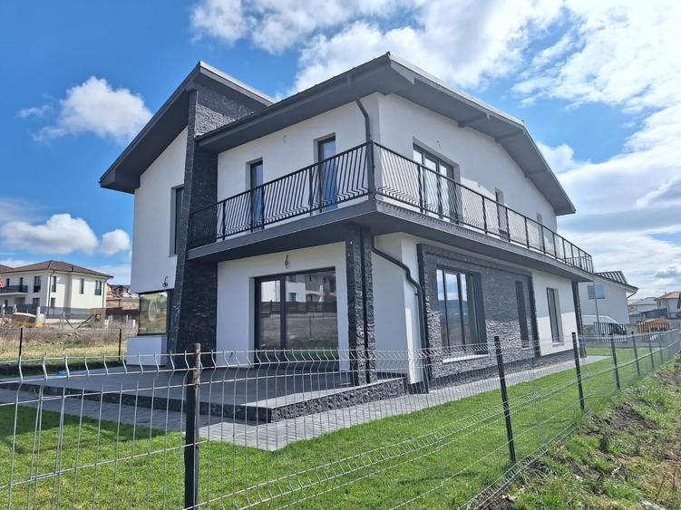 Casă individuală cu 5 camere cu Canalizare în Chinteni