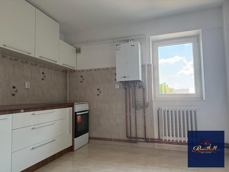 Apartament cu 3 camere decomandat în Central