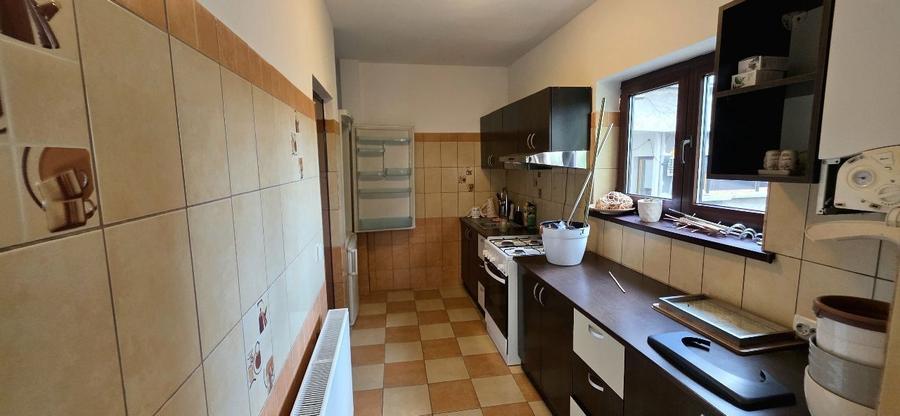 Apartament cu 4 camere decomandat, mobilat în Dacia