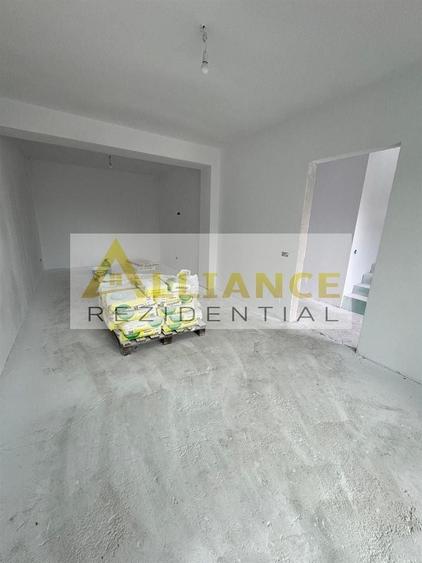 Duplex cu 4 camere decomandat cu Canalizare în Central