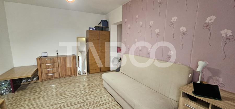 Apartament cu 3 camere semidecomandat, mobilat în Trei Stejari