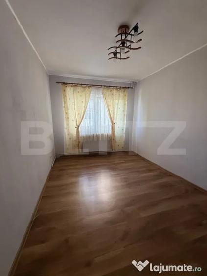 Apartament cu 4 camere decomandat în Micro 5
